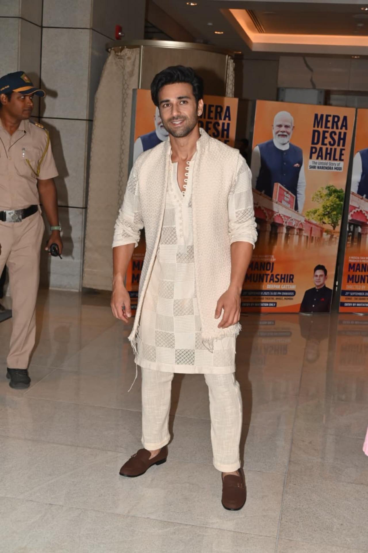 The event was a star-studded affair with who's who of Bollywood in attendance. Pulkit Samrat was seen there in a white kurta set. 